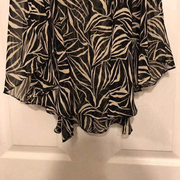 Open back black and white floral sheer tank - Picture 6 of 7